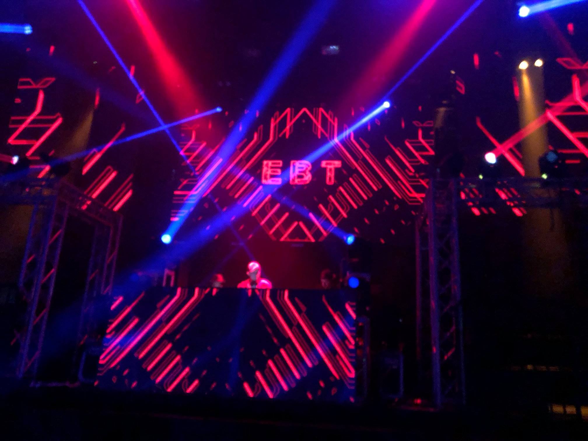 E B T LED stage in red and blue